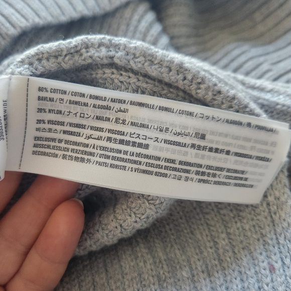 Hollister grey knit sweater - Size small - Picture 9 of 9